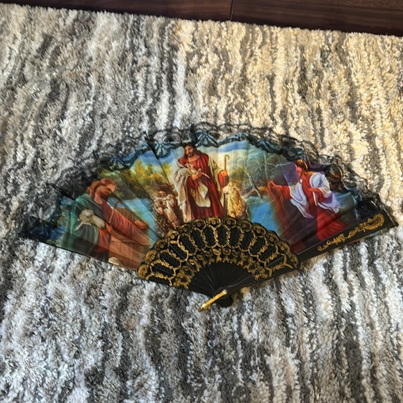 NWOT plastic hand fan! - Picture 4 of 4